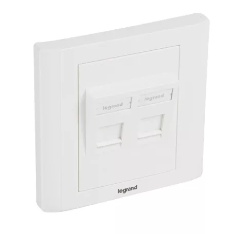 Legrand süllyesztett szerelvény - 2xRJ45 keystone port fogadására, döntött, fehér burkolattal és kerettel, címketartóval