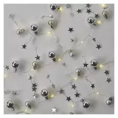   LED karácsonyi fényfüzér – ezüst gömb csillagokkal,1,9m, 2xAA, beltéri, meleg fehér, időz.