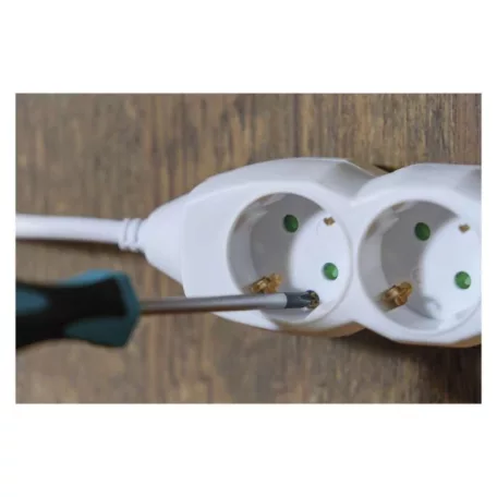 Hosszabbító 2 m / 6 aljzat / fehér / PVC / 1 mm2