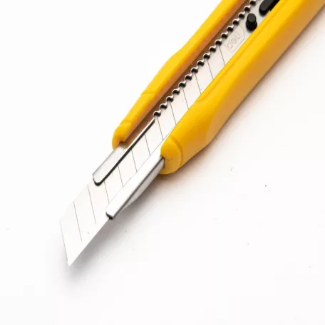 Deli Tools elszakítható kés EDL009B, SK4, 9mm (sárga)