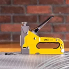 Kárpitos tűzőgép Deli Tools EDL1313 (sárga)