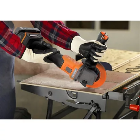 Black and Decker SAROKCSISZOLÓ SZÉNKEFE NÉLKÜLI TÁRCSÁVAL BCG6L8N-XJ