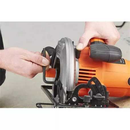 Black and Decker KÖRFŰRÉSZ CS1550-QS