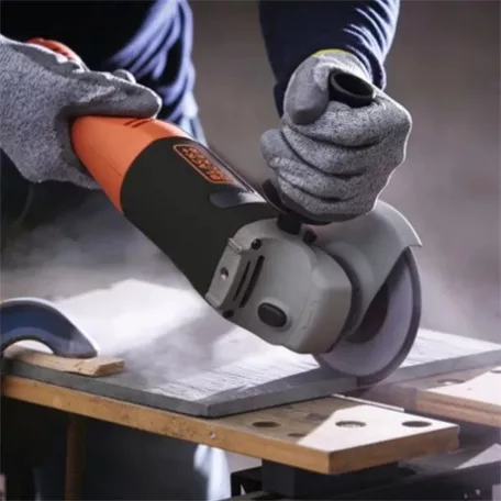 Black and Decker SAROKCSISZOLÓ KOFFERBEN 1200W KG1202-QS